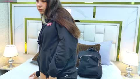 samanthaa_sm online show from 04.27.26