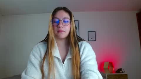 Snapshot of samanthachop chatting on 06.19.26 samanthachop online show from 06.19.26