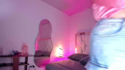 Snapshot of samanthadiamonds_ chatting on 10.05.25 Sam online show from 10.05.25