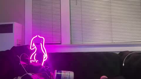 Snapshot of samanthafever chatting on 11.26.25 samanthafever online show from 11.26.25