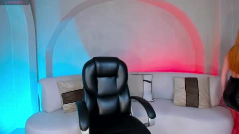 Snapshot of samanthaklein_ chatting on 10.29.25 Samantha Klein online show from 10.29.25