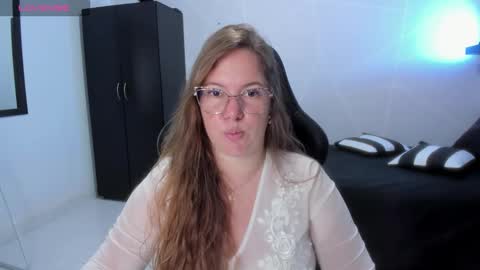 Snapshot of samanthaleon chatting on 11.02.25 Samantha samy online show from 11.02.25