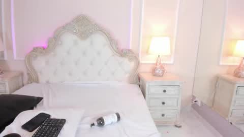 Snapshot of samanthapierce chatting on 11.23.25 Samantha online show from 11.23.25