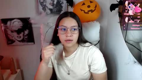 Snapshot of samantharoldan chatting on 10.26.25 Samantha online show from 10.26.25