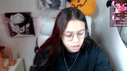 Snapshot of samantharoldan chatting on 10.27.25 Samantha online show from 10.27.25