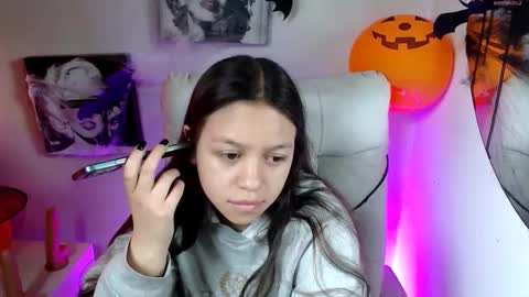 Snapshot of samantharoldan chatting on 10.30.25 Samantha online show from 10.30.25