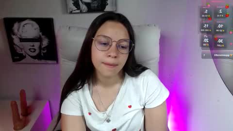 Snapshot of samantharoldan chatting on 11.08.25 Samantha online show from 11.08.25