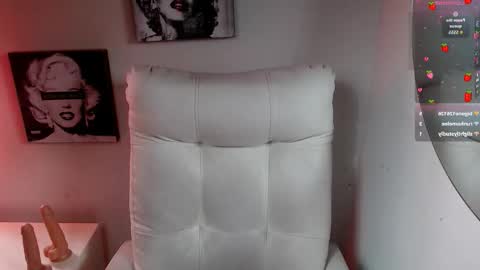 Snapshot of samantharoldan chatting on 11.25.25 Samantha online show from 11.25.25