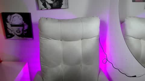 Snapshot of samantharoldan chatting on 12.13.25 Samantha online show from 12.13.25