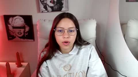 Snapshot of samantharoldan chatting on 12.15.25 Samantha online show from 12.15.25