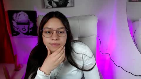 Snapshot of samantharoldan chatting on 12.19.25 Samantha online show from 12.19.25