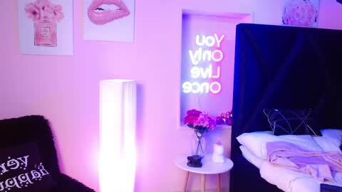 Snapshot of samara_glow chatting on 04.12.26 Samara online show from 04.12.26