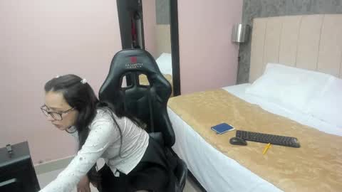Snapshot of samarha_xue chatting on 02.17.25 Sara online show from 02.17.25