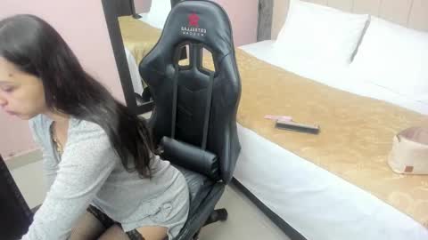 Snapshot of samarha_xue chatting on 02.18.25 Sara online show from 02.18.25