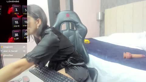 Snapshot of samarha_xue chatting on 02.19.25 Sara online show from 02.19.25