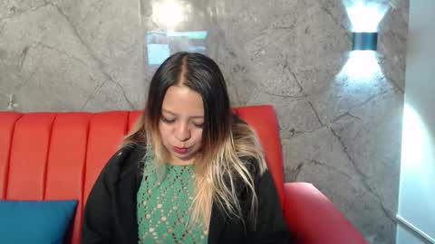 Snapshot of sami_1_8 chatting on 12.17.25 Samy online show from 12.17.25