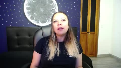 Snapshot of sami_1_8 chatting on 01.12.26 Samy online show from 01.12.26