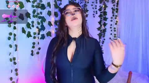 Snapshot of samii_evans chatting on 10.30.25 samii evans online show from 10.30.25