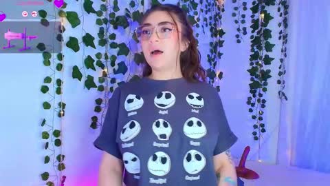 Snapshot of samii_evans chatting on 12.20.25 samii evans online show from 12.20.25