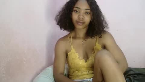 Snapshot of samina2255 chatting on 09.29.25 samina2255 online show from 09.29.25