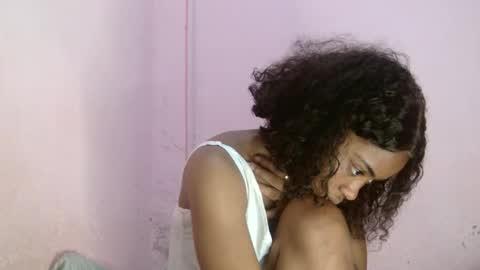 Snapshot of samina2255 chatting on 09.29.25 samina2255 online show from 09.29.25