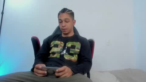 Snapshot of sammy_and_mike_ls chatting on 02.15.26 Sophie y Mark online show from 02.15.26