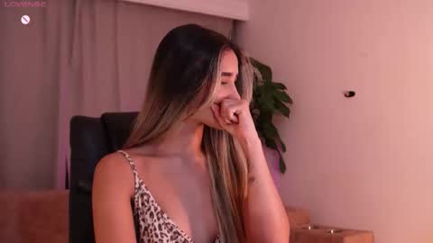 Snapshot of sammylaszlow chatting on 10.15.25 Sammy online show from 10.15.25