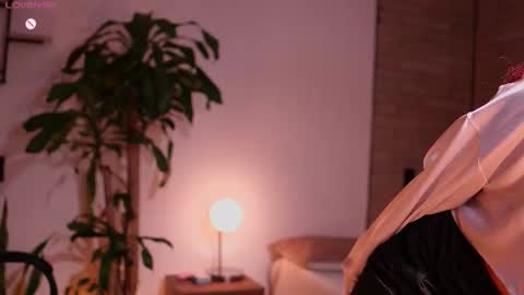 Snapshot of sammylaszlow chatting on 12.23.25 Sammy online show from 12.23.25