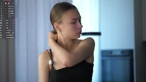 Vivienne online show from 06.23.26