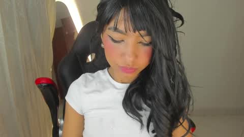 Hello I am absent due to a family calamity I will return soon-hola estoy ausente por un problema familiar volvere pronto. online show from 02.23.25