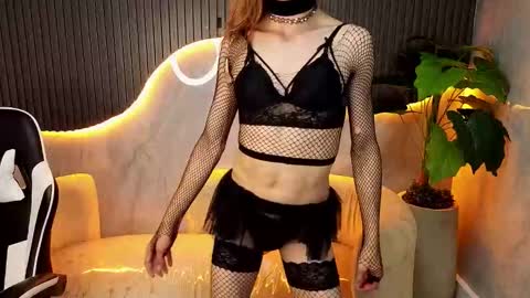 Snapshot of samy_tp chatting on 11.27.25 Samy online show from 11.27.25