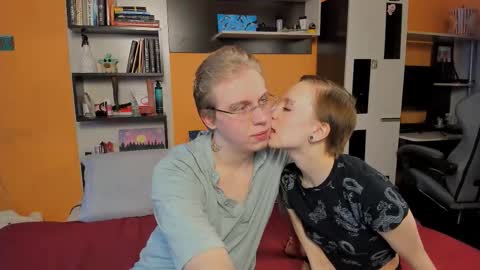 Snapshot of samyscott chatting on 03.18.26 SamyScott online show from 03.18.26