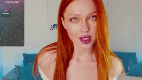 Snapshot of sanda_red chatting on 12.23.24 Sanda3 online show from 12.23.24