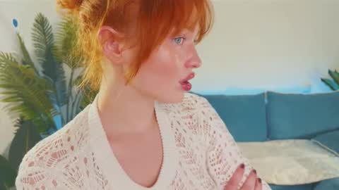 Snapshot of sanda_red chatting on 10.15.25 Sanda3 online show from 10.15.25