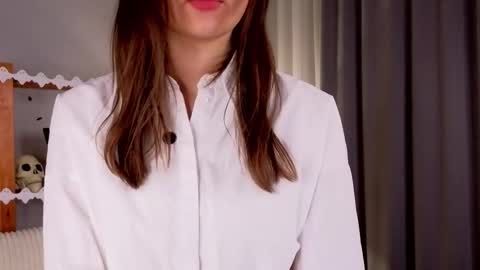 Isabel but you can call me Bella online show from 11.01.25