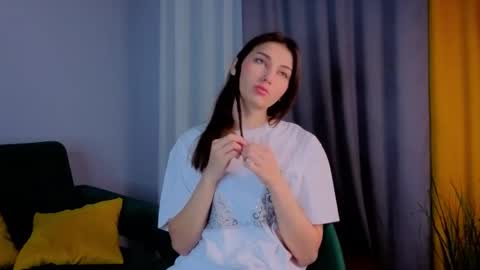 Isabel but you can call me Bella online show from 11.07.25