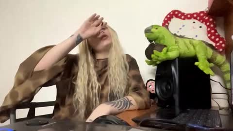 Snapshot of sandisyas chatting on 02.17.26 Kate online show from 02.17.26