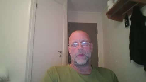 Snapshot of sandnesrune523 chatting on 11.18.25 sandnesrune523 online show from 11.18.25