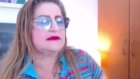 Snapshot of sandra_20_ chatting on 10.11.25 SANDRA online show from 10.11.25