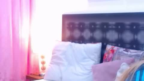 Snapshot of sandra_20_ chatting on 11.22.25 SANDRA online show from 11.22.25