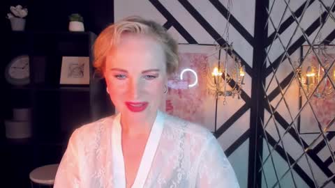 Sandra online show from 02.24.25