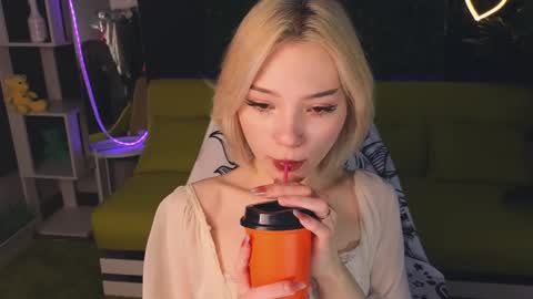 Snapshot of sandraboyl chatting on 01.11.25 Sandy online show from 01.11.25