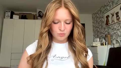 Ellie online show from 08.04.26