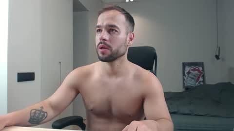 Snapshot of sandro_best chatting on 05.30.26 DeAlex online show from 05.30.26