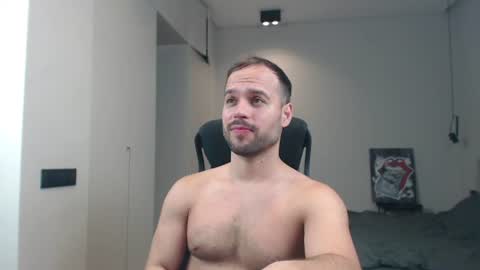 Snapshot of sandro_best chatting on 06.13.26 DeAlex online show from 06.13.26