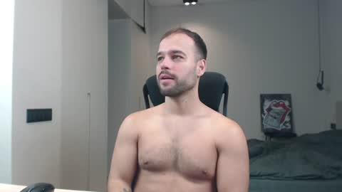 Snapshot of sandro_best chatting on 06.14.26 DeAlex online show from 06.14.26