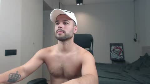 Snapshot of sandro_best chatting on 06.15.26 DeAlex online show from 06.15.26
