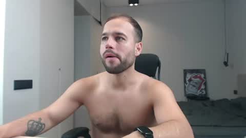 Snapshot of sandro_best chatting on 06.18.26 DeAlex online show from 06.18.26