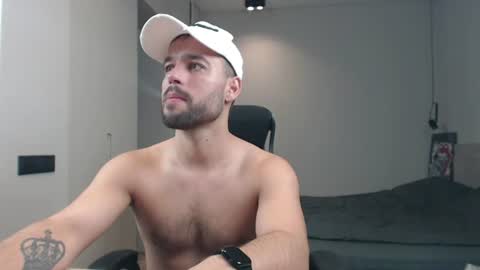 Snapshot of sandro_best chatting on 06.19.26 DeAlex online show from 06.19.26