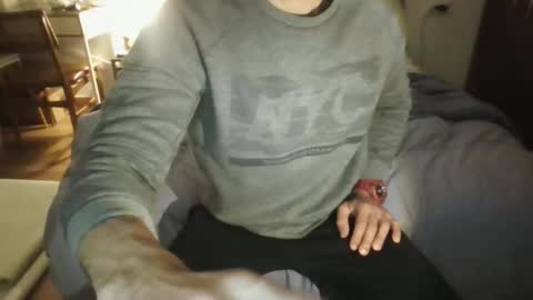 Snapshot of sandrofitness chatting on 12.18.25 sandro online show from 12.18.25